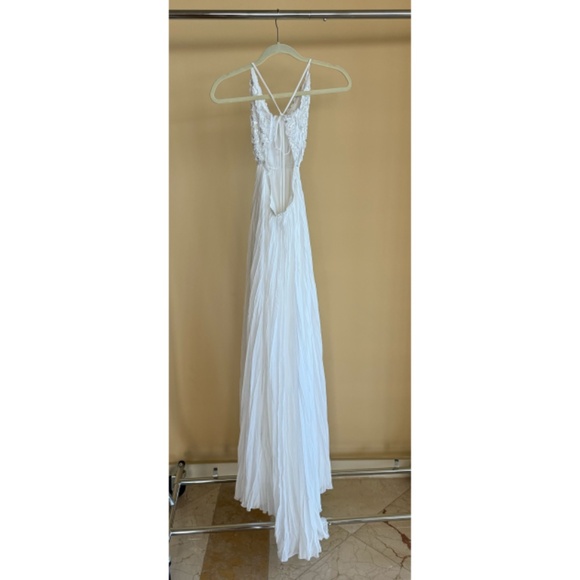 Elegant Dress - Picture 3 of 4